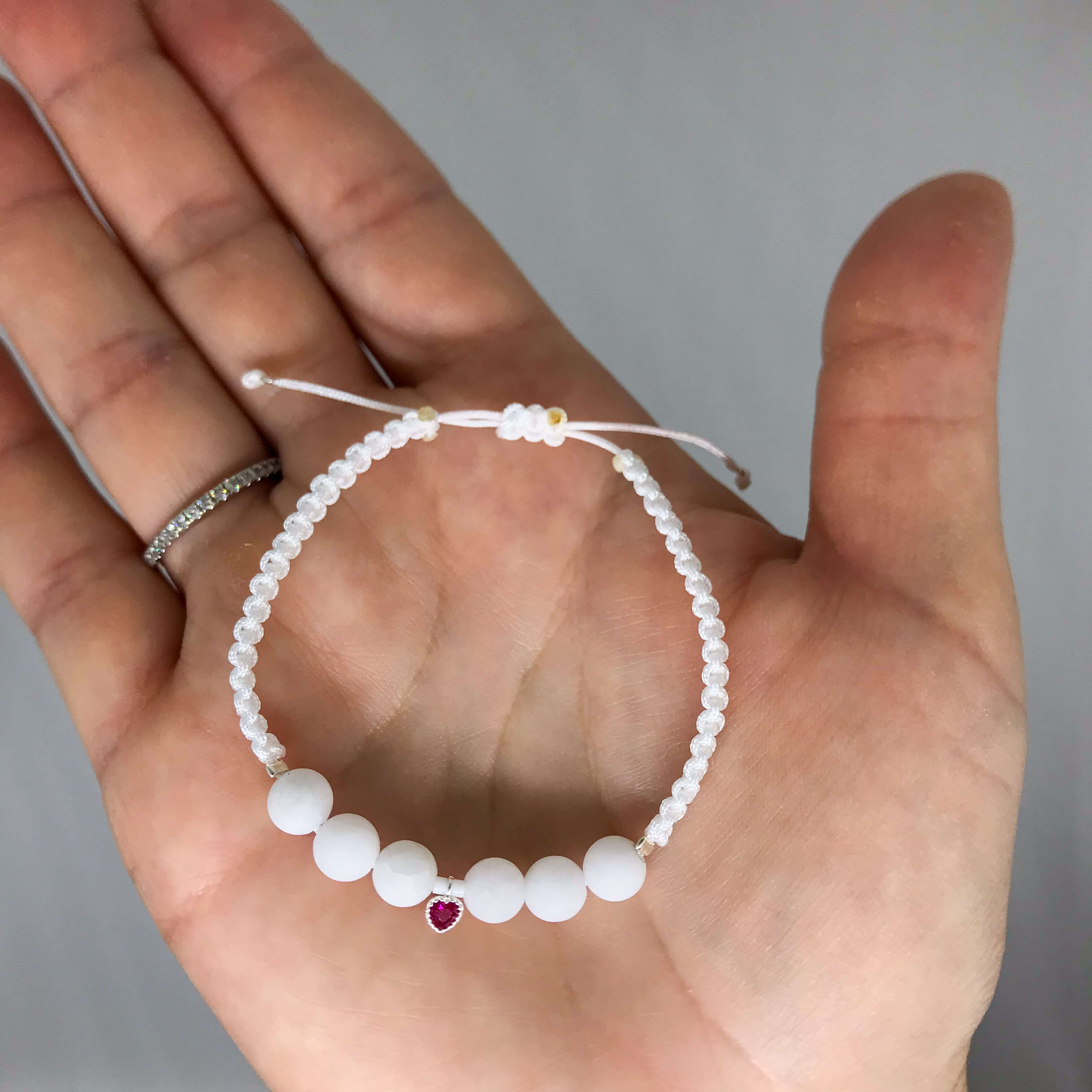 Macramé náramek s minerálním kamenem jadeit bílý 3