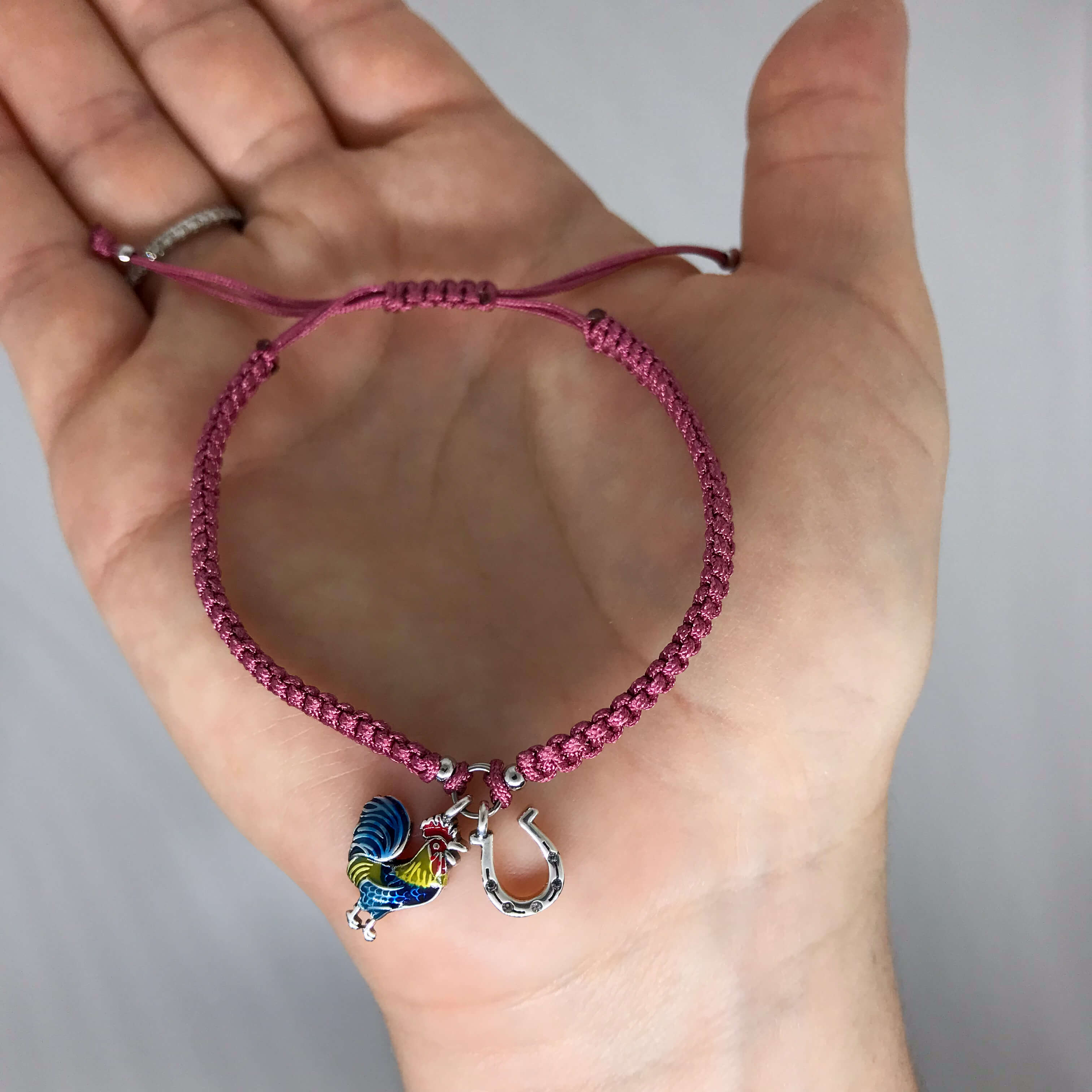 Macramé náramek kohout a podkova 3