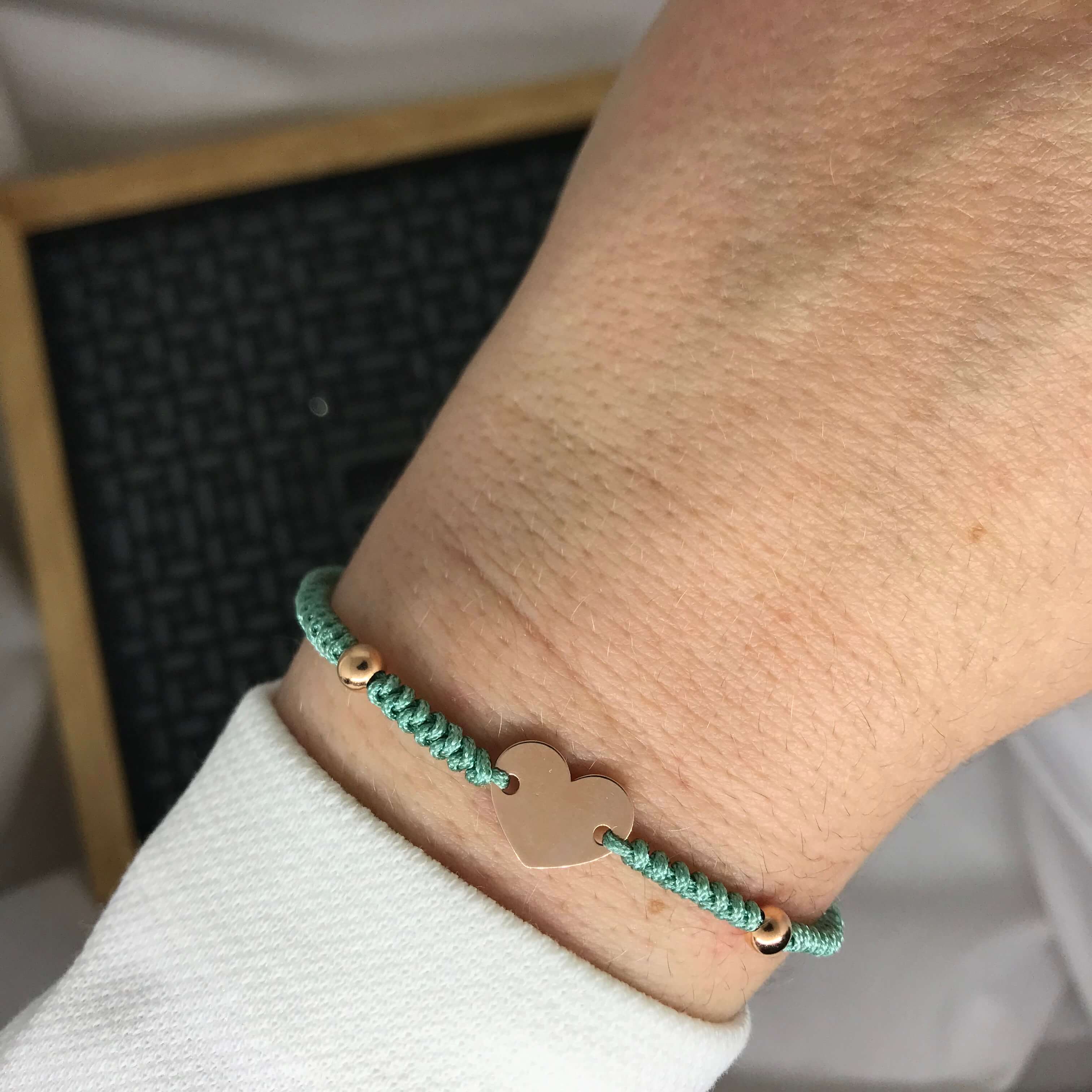 Macramé náramek se srdcem a korálky z 18k růžového zlata