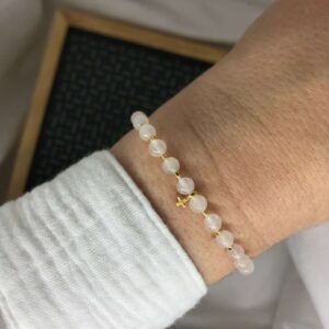 Náramek „křížek“ s minerálním kamenem křemen sněžný