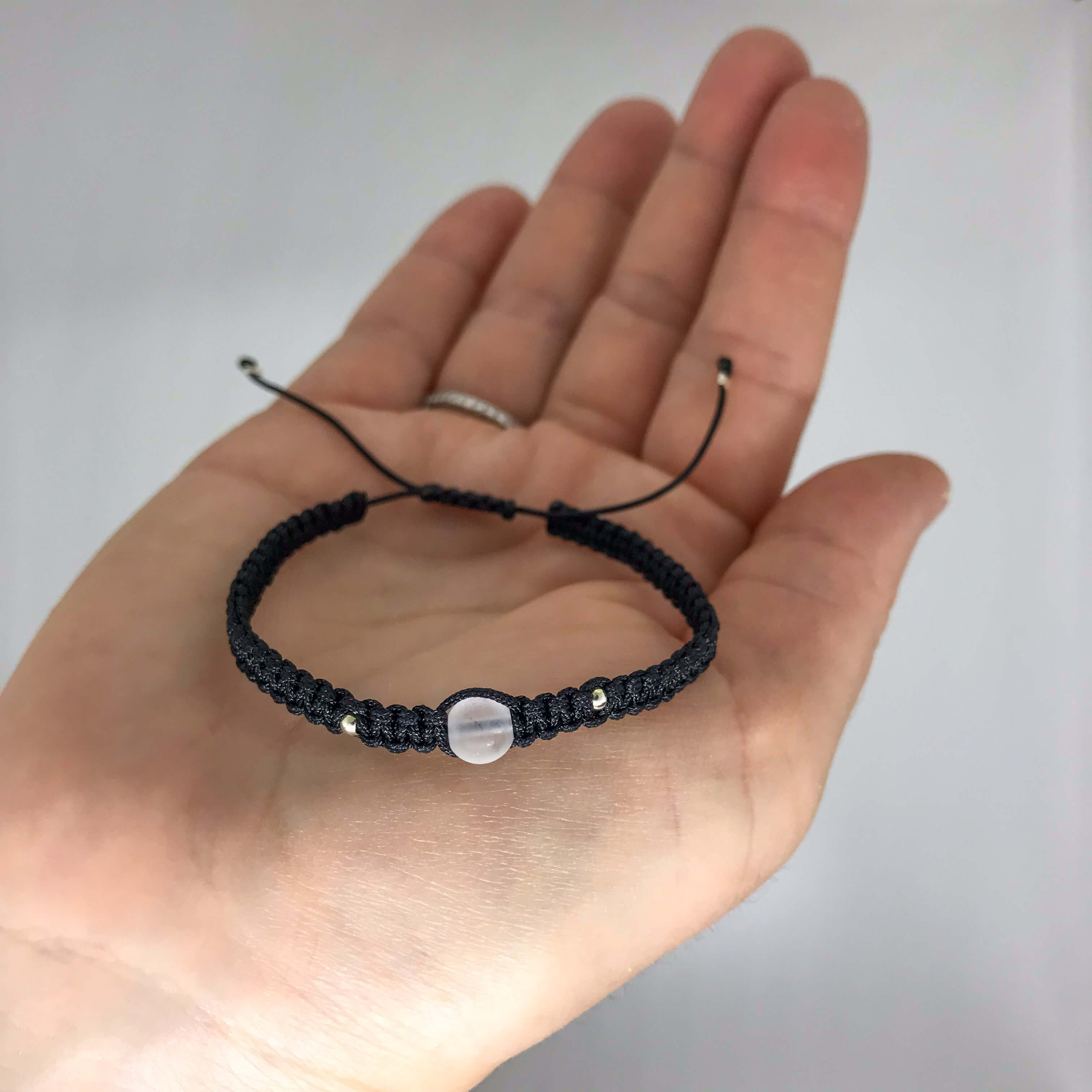 Macramé náramek s minerálním kamenem křišťál 3