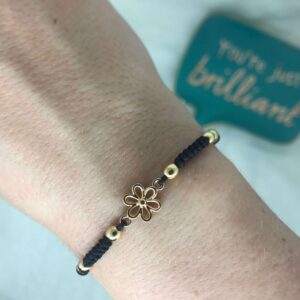 Macramé náramek květina s korálky z hematitu, černý