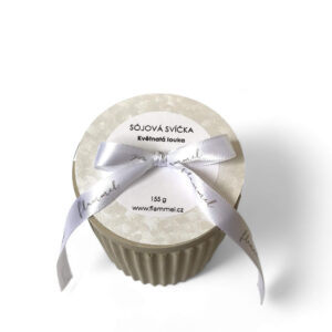 Svíčka sójová v betonu, Květnatá louka