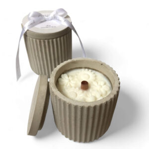 Svíčka sójová v betonu, Květnatá louka